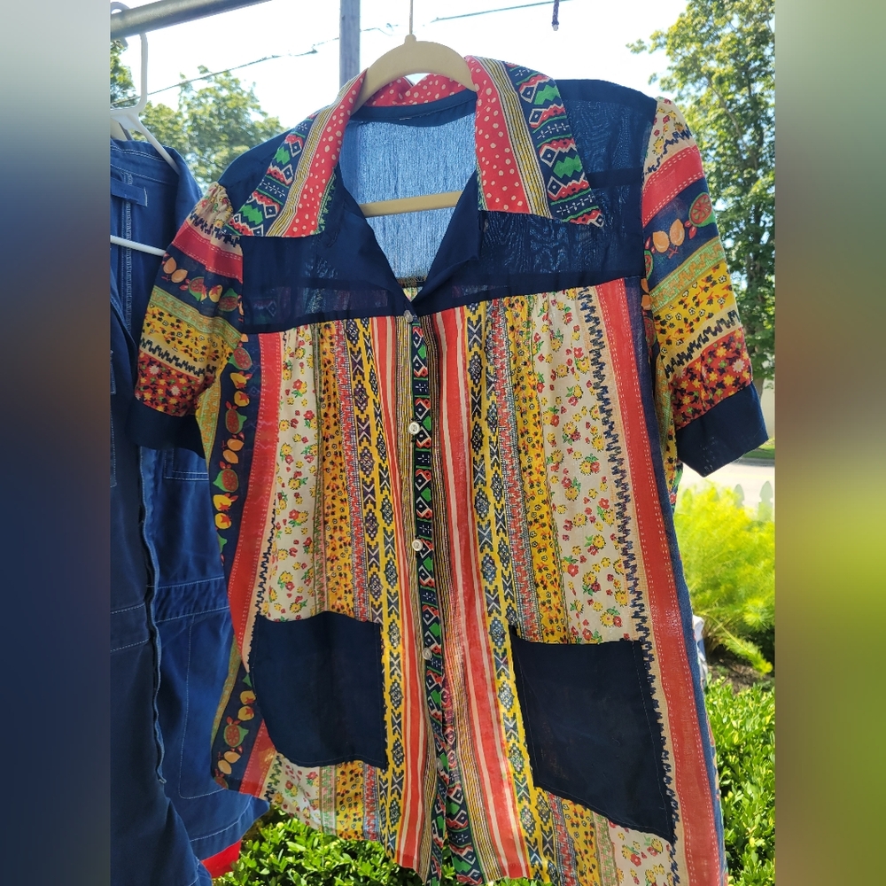 Fantastic Vintage Multicolor Patterned Shirt 1970s-80s Bluse Short Sleeve